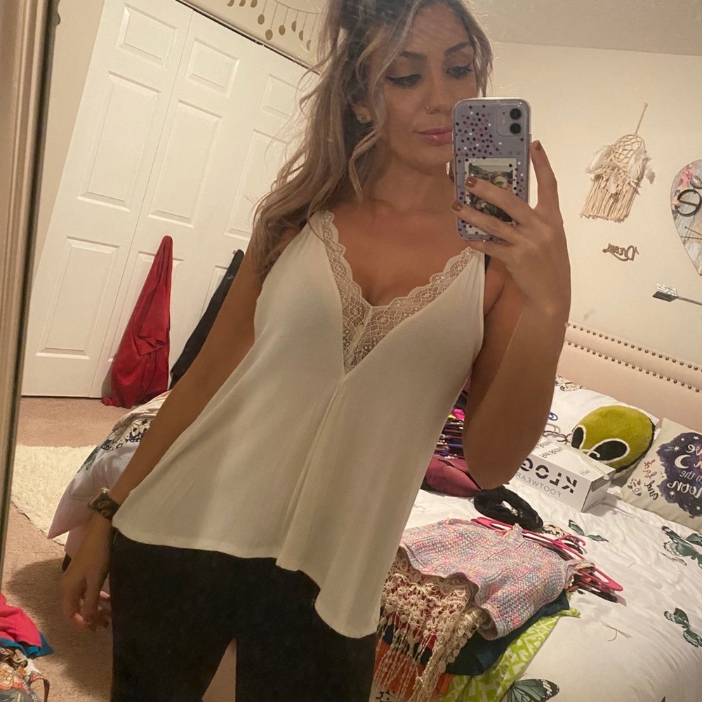 White American Eagle tank top with lace
